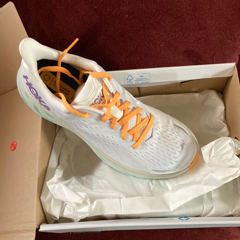 Hoka one-one Clifton 8 brand new still in box